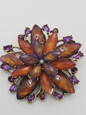 Brooch Pin 3 Tiered Oval Shaped Stones Unsigned Stunning